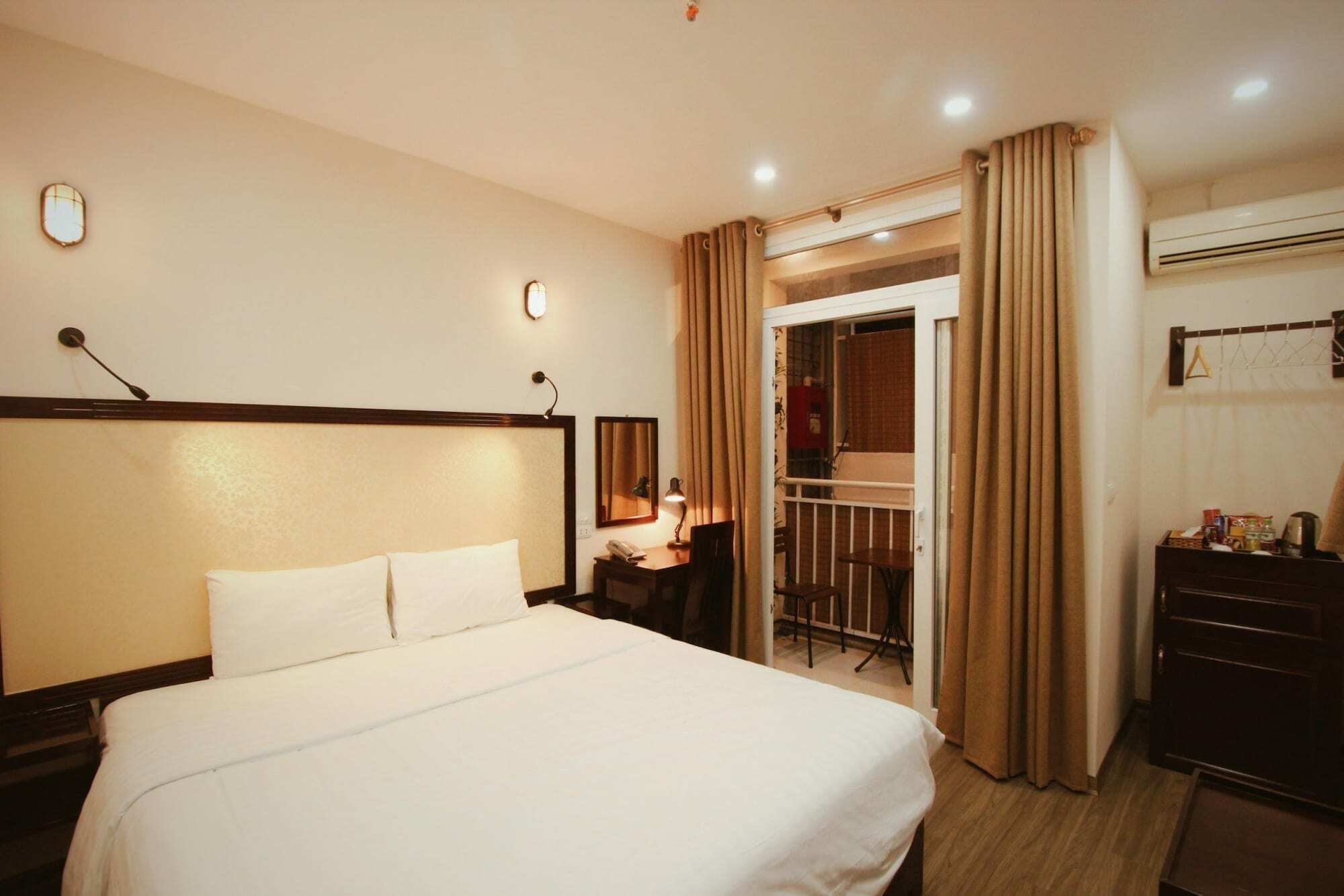 Ellogia Rusta Hotel - Managed By Hostesk Hanoi Exterior photo